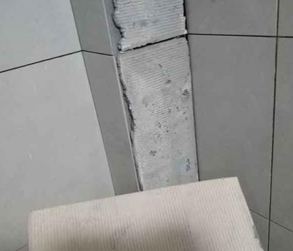 湖滨瓷砖空鼓维修公司分享下厨房瓷砖脱落的补救措施。